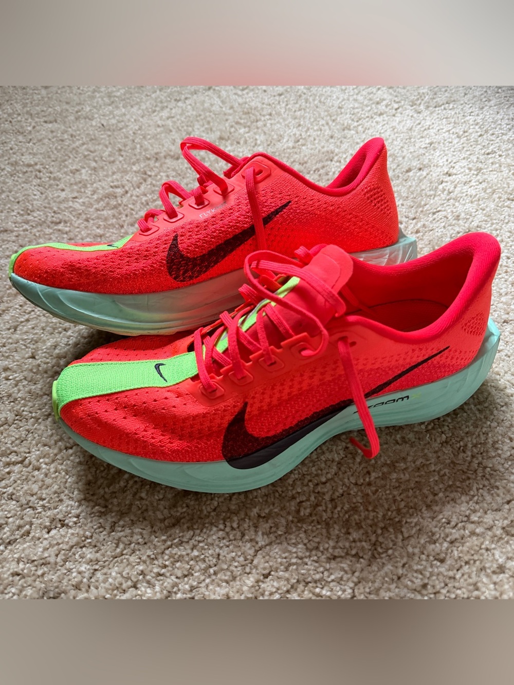 Men's Nike Pegasus Plus Running Shoes, size 8.5, Bright Crimson/Lime/Mint